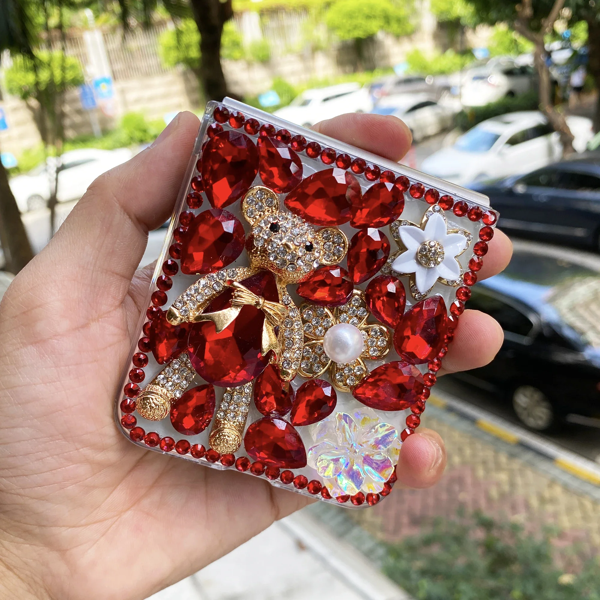 Роскошный чехол для телефона со стразами и милым медведем для Samsung Galaxy Z Flip 6 5 4 3, модные лазерные цветы, красный кристалл, прозрачный чехол из ПК