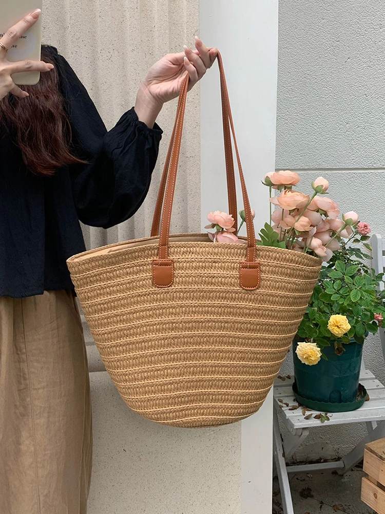 

2026 new straw woven bag, fashionable vacation beach bag, casual women's daily commuting bag, water bucket bag, woven bag