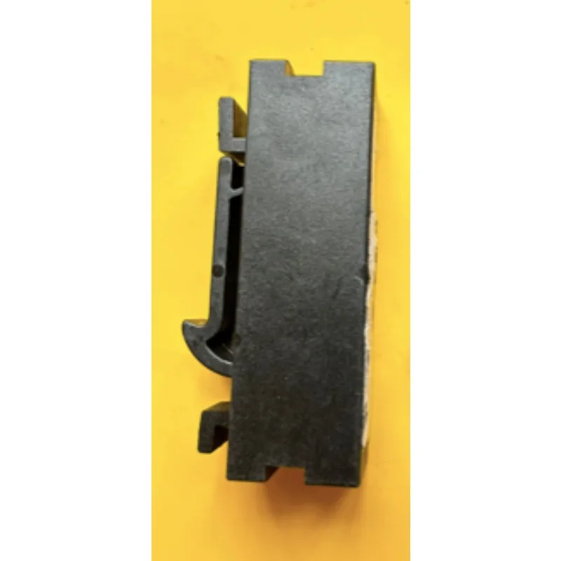 100016035 30pcs Shading Curtain Buckle for Qoros 5 7 5S