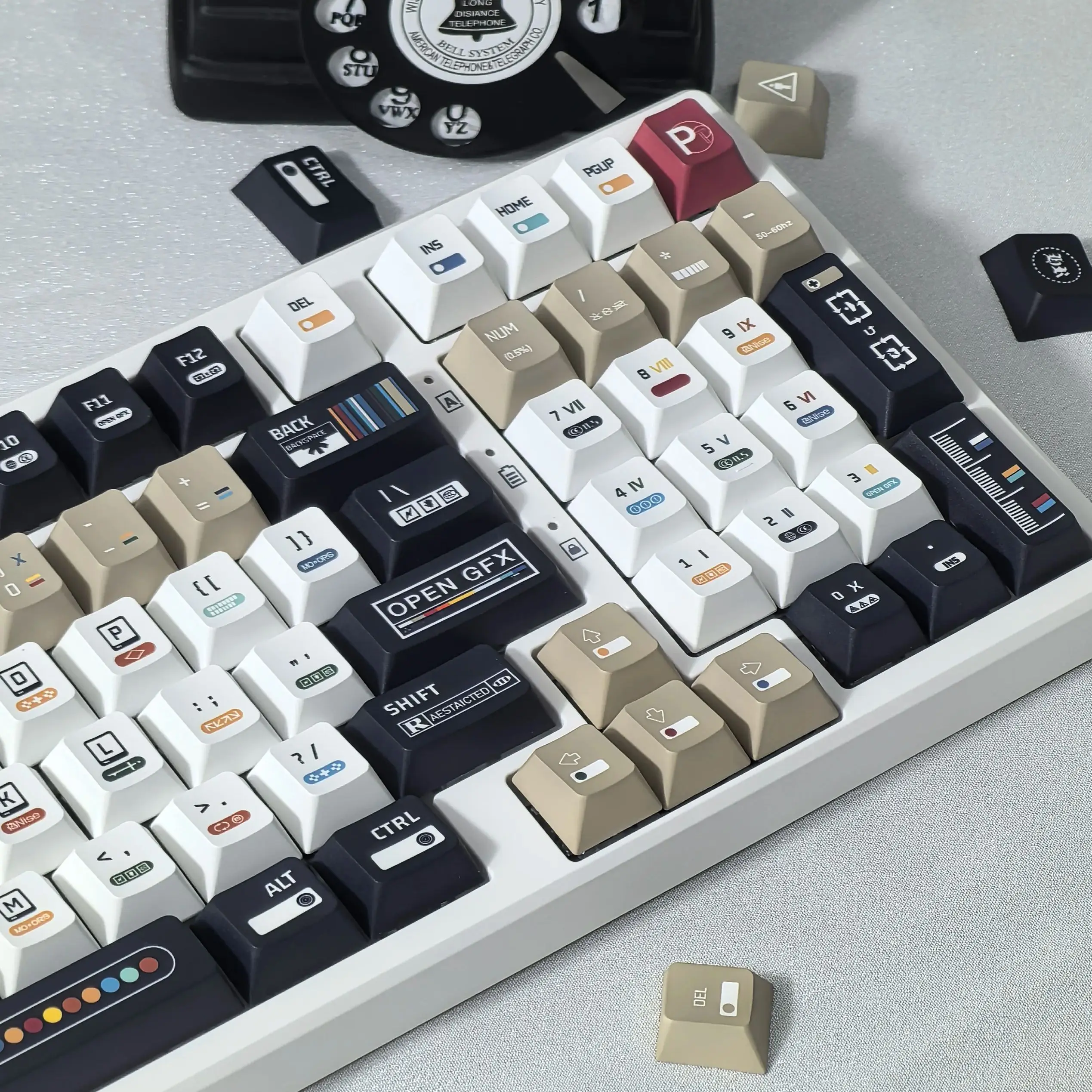 Korean Keycaps Maximalism Theme Keycap 135Keys Cherry Pbt Russian English Retro Keycap Black White Design  “L ”Shape Enter Key