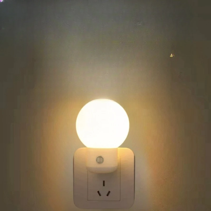 

Bedside lamps are fully automatic for night use, and the aisle is bright after dark.