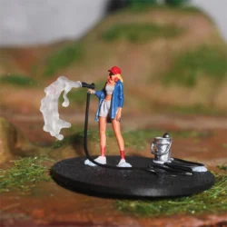 Resin Diorama 1:64 Scale Miniature Figures Miniatura Car Toy Minifigure Model Car Wash Girl  DIY Figure   Toys Collectible