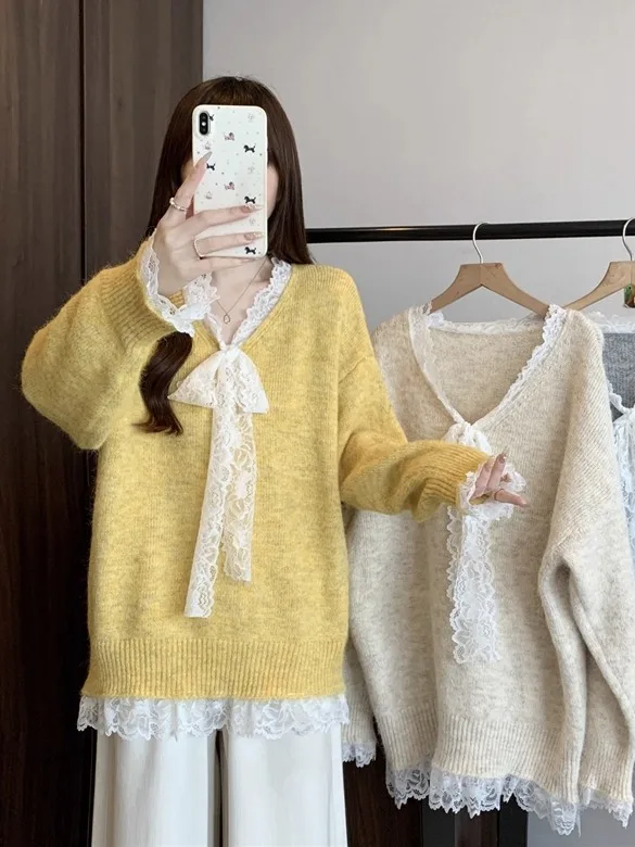 

Модный трикотажный джемпер больших размеров с V-образным вырезом и кружевом, свободного кроя, омолаживающий эффект, для полных женщин, осень-зима, универсальный, стройнящий.