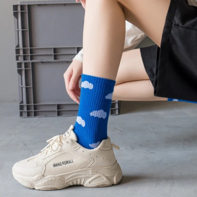 1/5 أزواج الربيع والخريف أزياء الكرتون سحابة الأوسط الجوارب امتصاص العرق وتنفس القطن الخالص المرأة الأوسط الجوارب