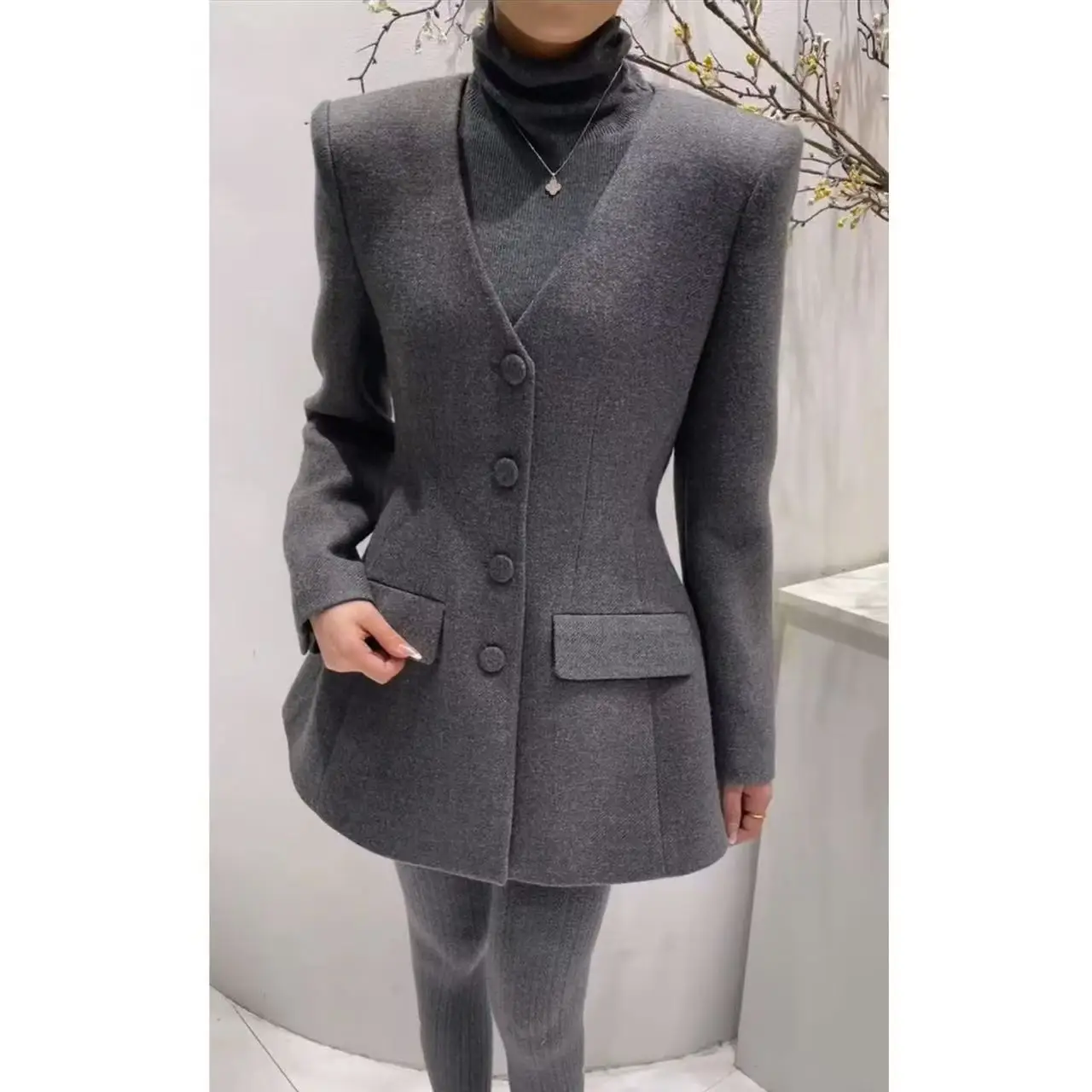 Advanced Age Reducing V-Neck Jacket For Women, Autumn/Winter 2025 New Korean Style, Fashionable And Unique Top