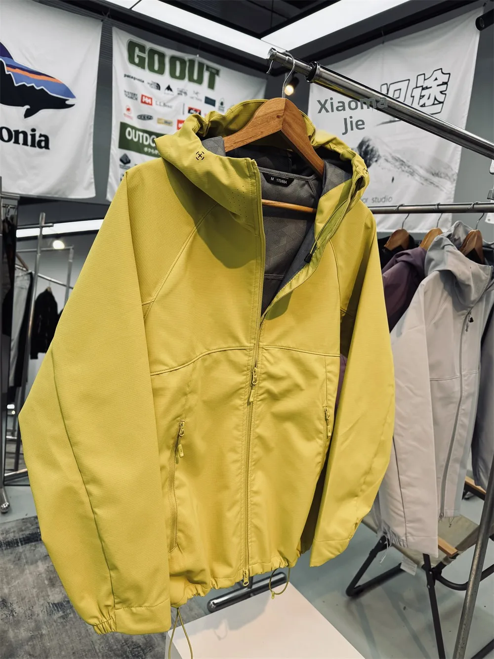 Unisex Outdoor Windproof Water-resistant Hiking  Jacket Soft  Clothing Coat Durable Polyester Fiber Spring Autumn