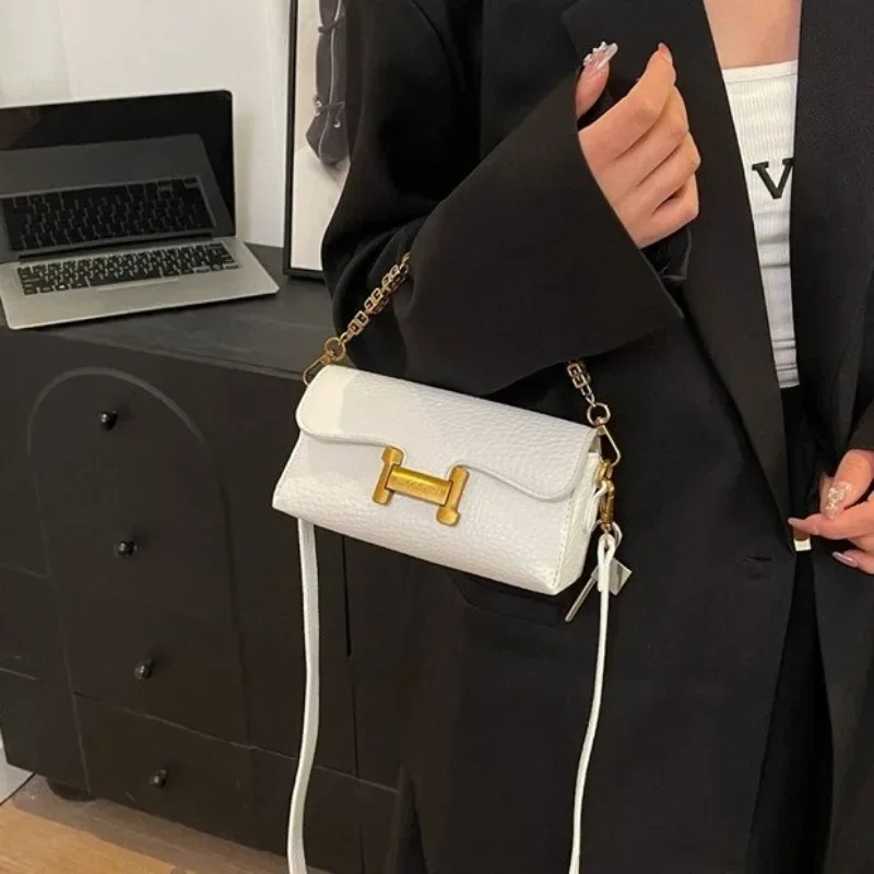

Classic Messenger Bag For Ladies, Premium Leather Construction With Soft Interior, Designer Handbag Elegant