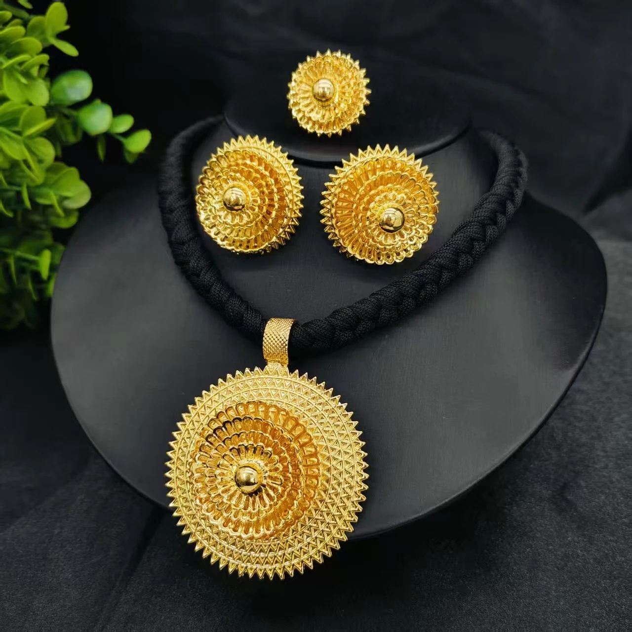 

Gold Plated Dubai Africa Jewelry Set for Women Pendant Necklace Earrings Ring Anniversary Party Gift