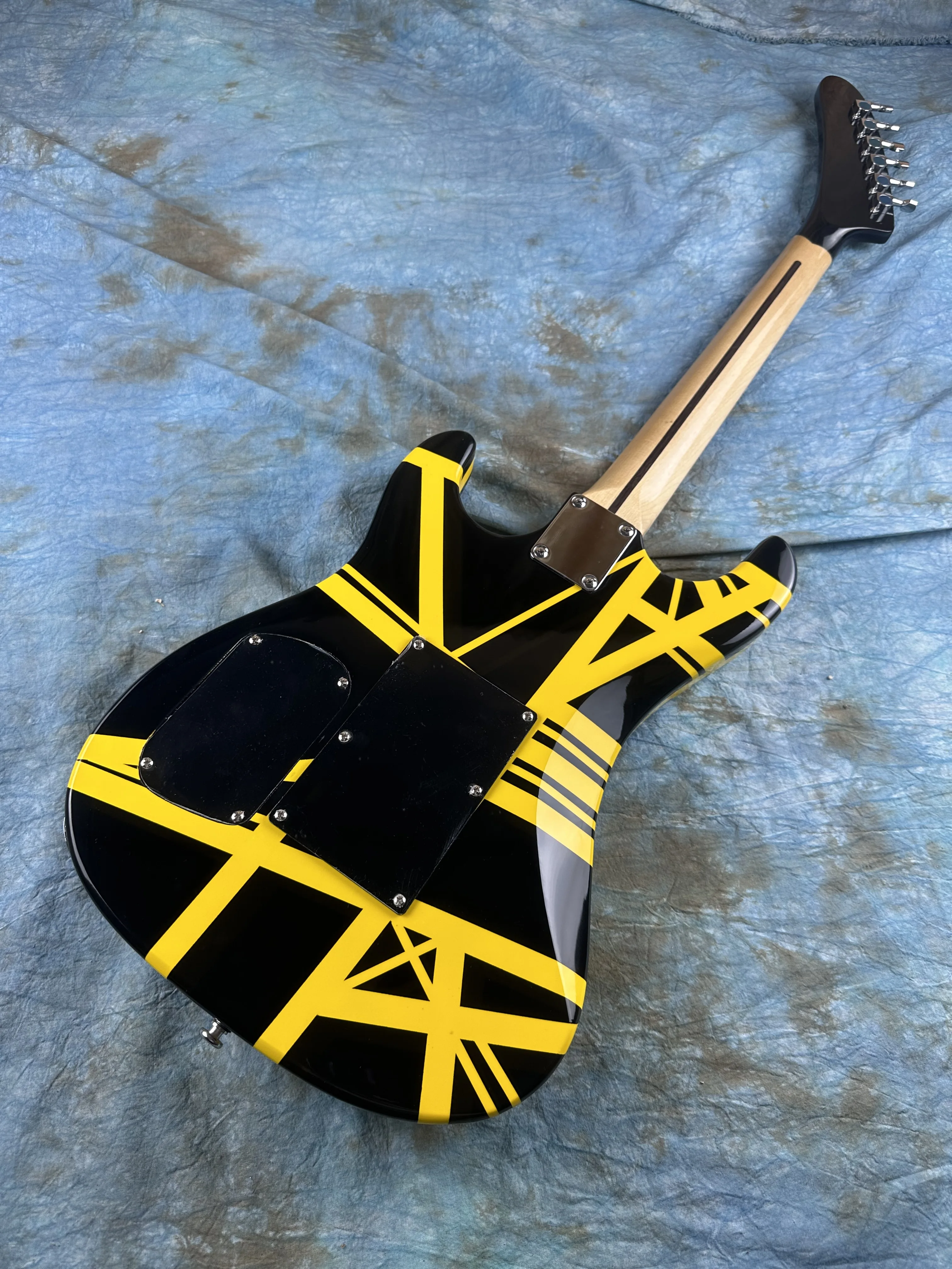 

5150 electric guitar, imported alder body, Canadian maple fingerboard, signed, classic yello and white stripes, lightning packag