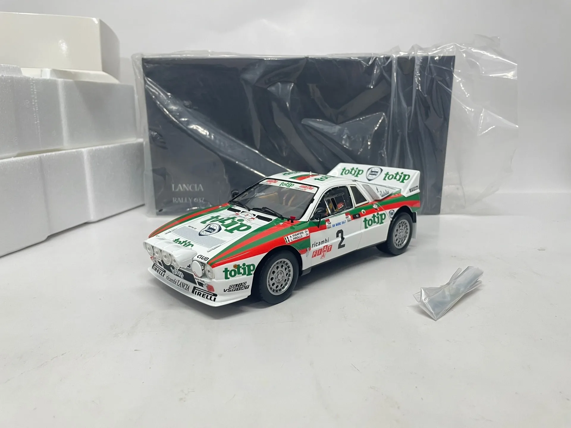 

KYOSHO 1:18 Lancia Rally 037 1984 #2 Simulation Limited Edition All Open Alloy Metal Static Car Model Toy Gift