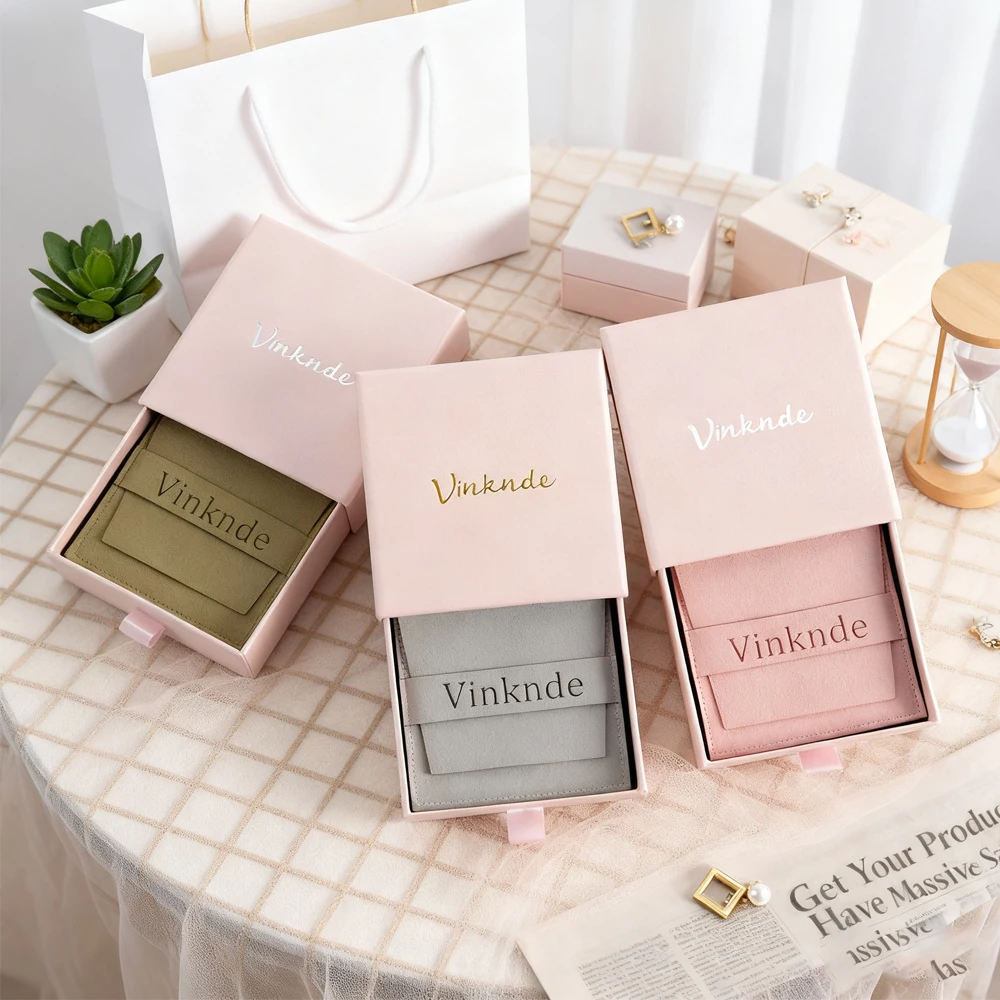 

24 шт. 7x7x1,7 см крафт-подарочная коробка для ювелирных изделий с индивидуальным логотипом, ящик для путешествий, картонное кольцо, ожерелье, серьги, упаковка, органайзер, коробки, сумка