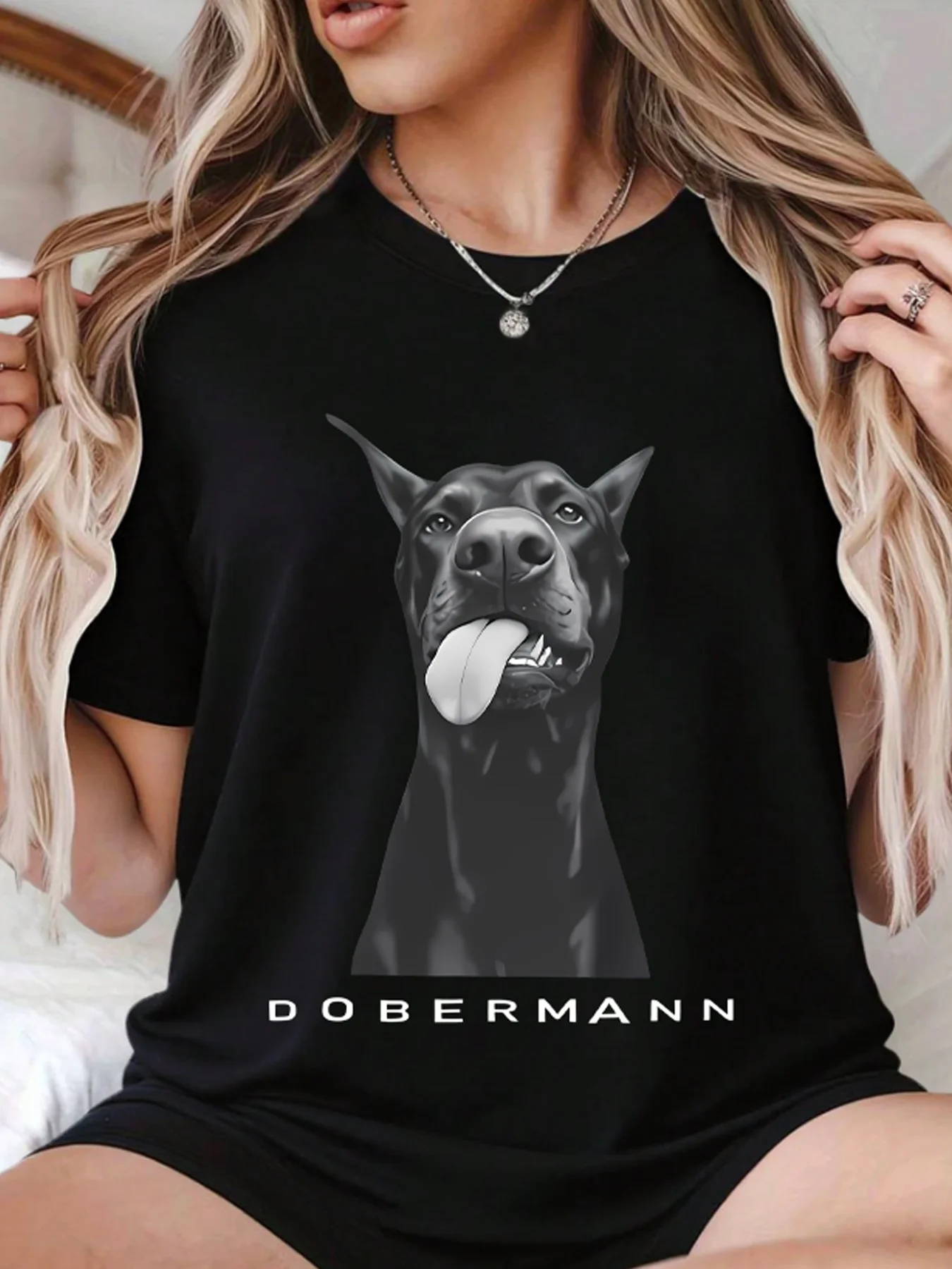 

Black dog Plus size women's round neck short sleeve T-shirt with elastic half sleeves and trendy prints