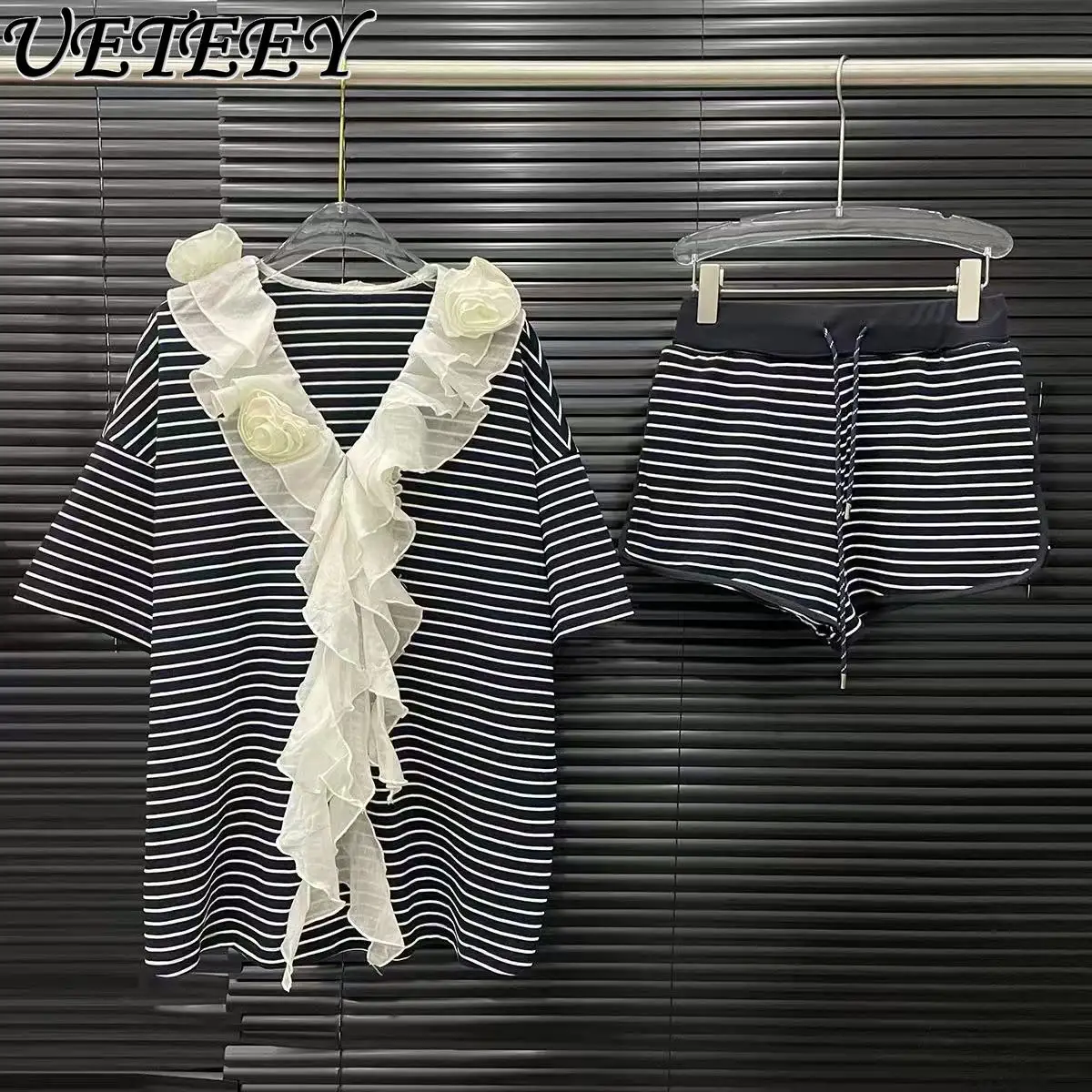 

2025 Summer New Three-dimensional Flower Striped Tshirts Shorts Set Women's Loose Thin Casual T-shirt Top + Shorts Two-piece Set