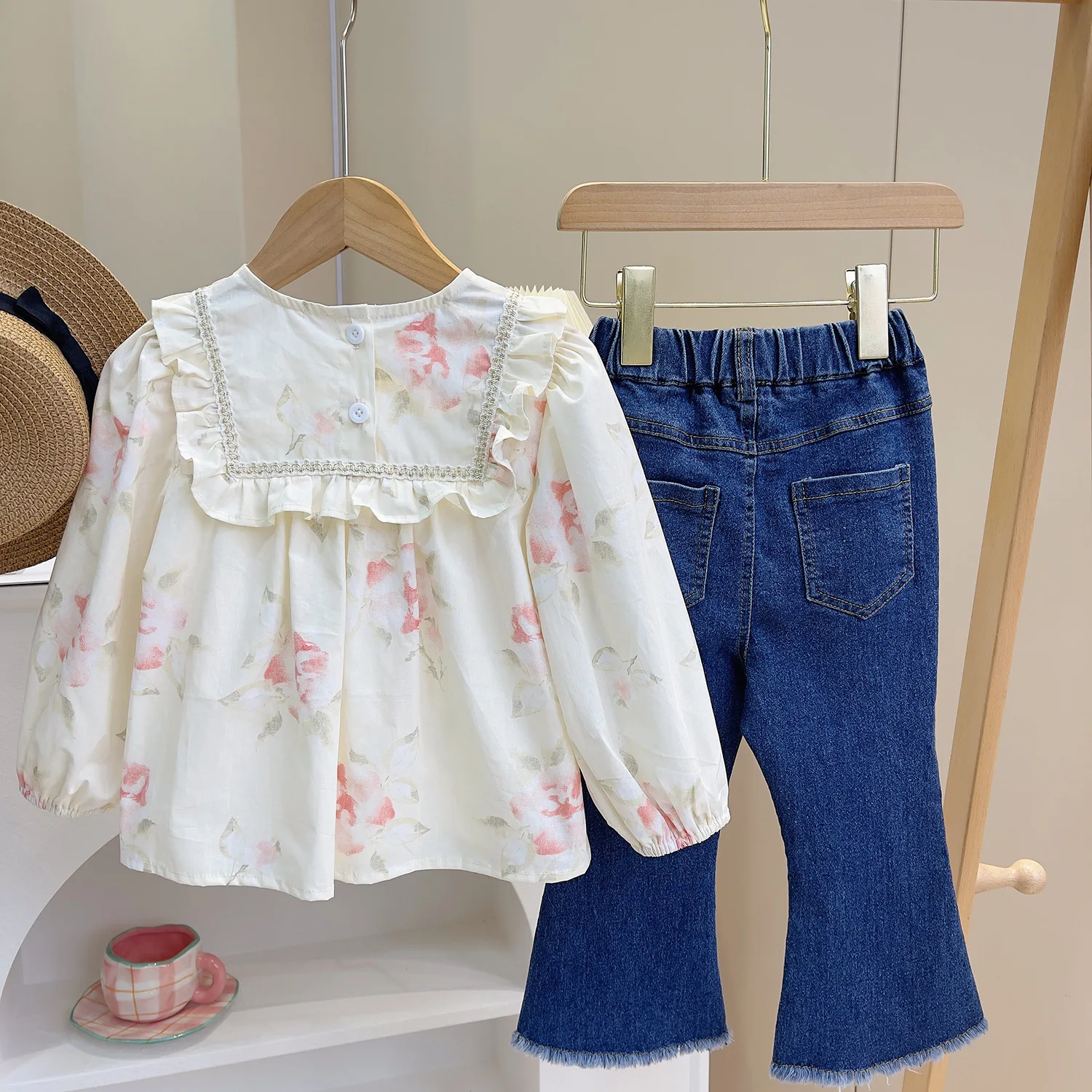2023 autumn new ruffled girls printed shirts long-sleeved blouse + embroidered jeans Pants two-piece clothes suit