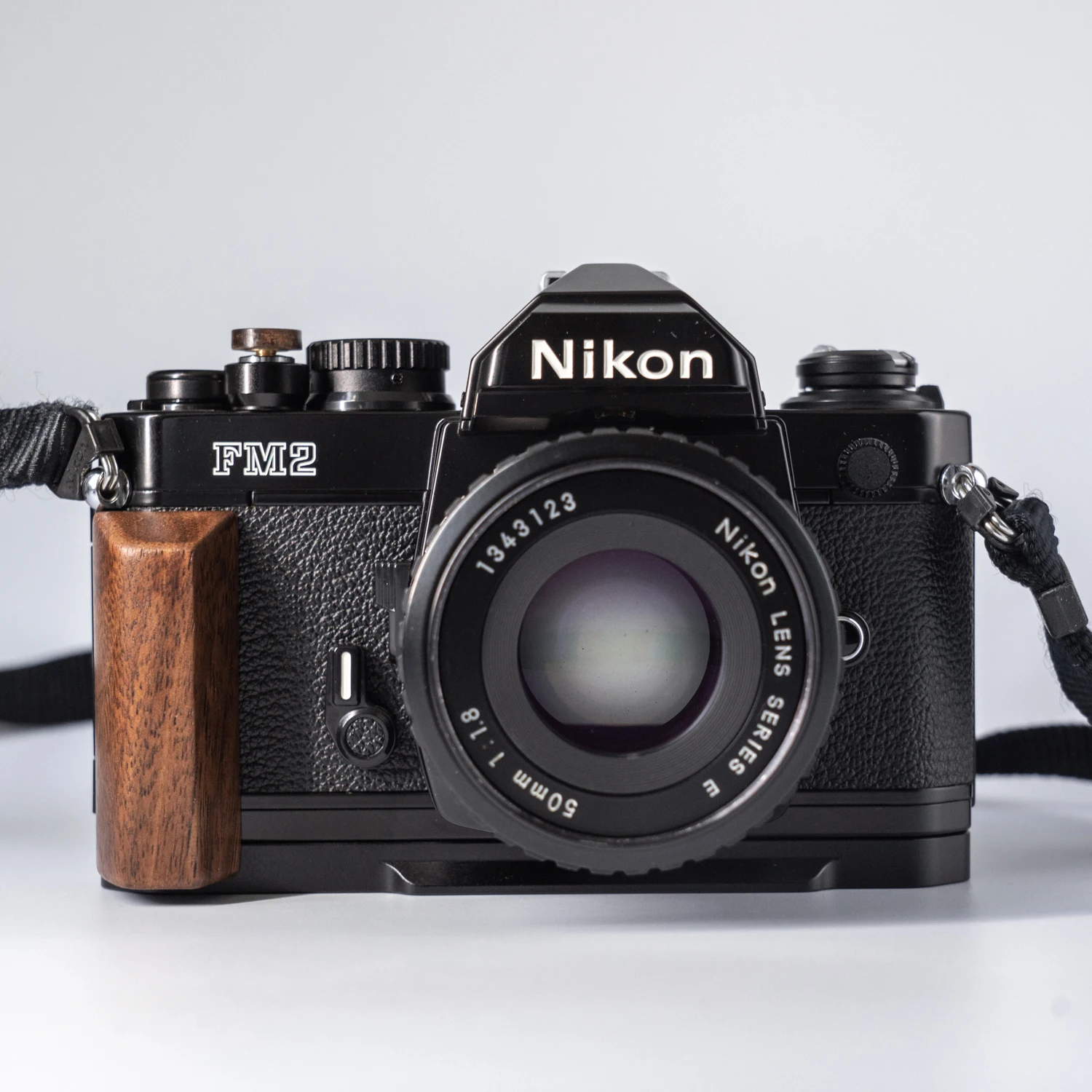 YUWOOD FM2 L-förmige Montageplatte mit Holzgriff für Nikon FM2 FM FM3A FE FE2. Integrierte Arca-Swiss-Schnellwechselplatte – Detail 5