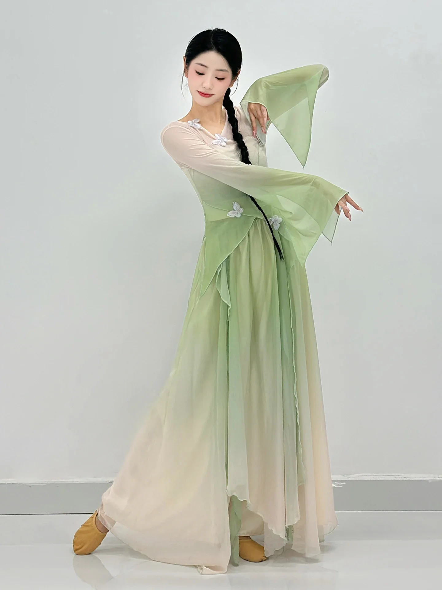Classical Dance Costume Gradual Color Change Tulle Dress Dance Practice Suit with Flared Sleeves Elegant Performance Gown for...