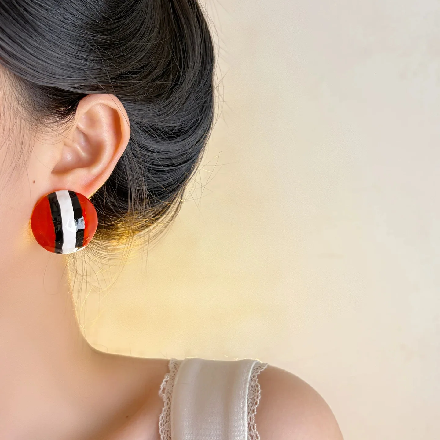 Vintage Drip Red Black and White Striped Round Earrings Women's Vintage Exaggerated Hemisphere Stud Earrings Jewelry