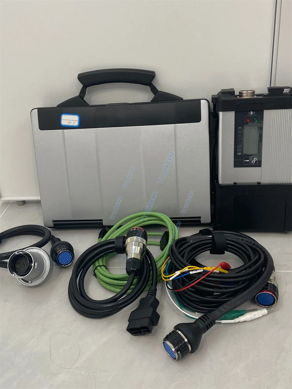 Full Chip SD Connect C5 Mercedes Diagnostic Kit For Cars Trucks CF53 laptop Preloaded Official Diagnostic Software