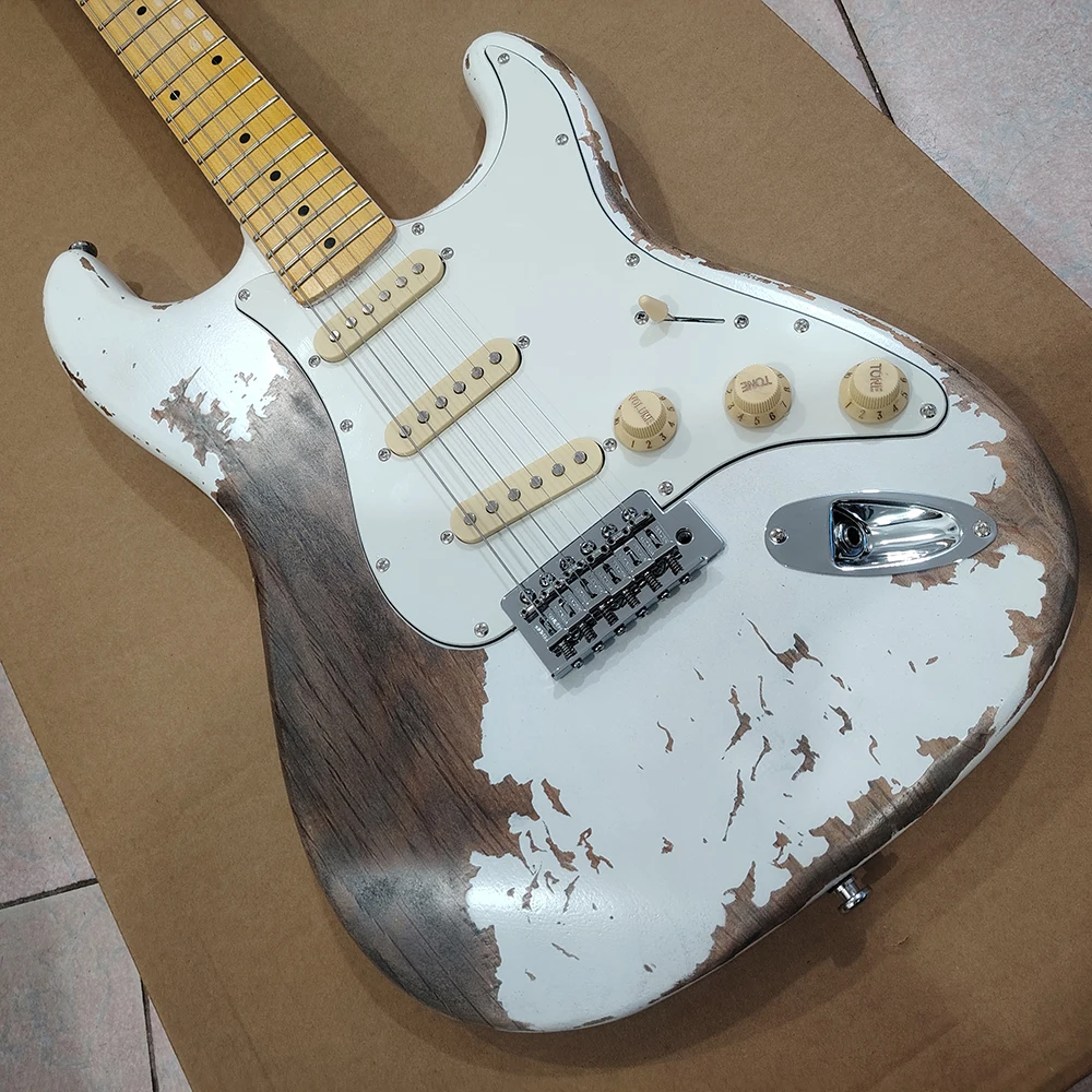 High quality white relic treated electric guitar, swamp wolfberry body, maple fingerboard head, in stock for quick delivery