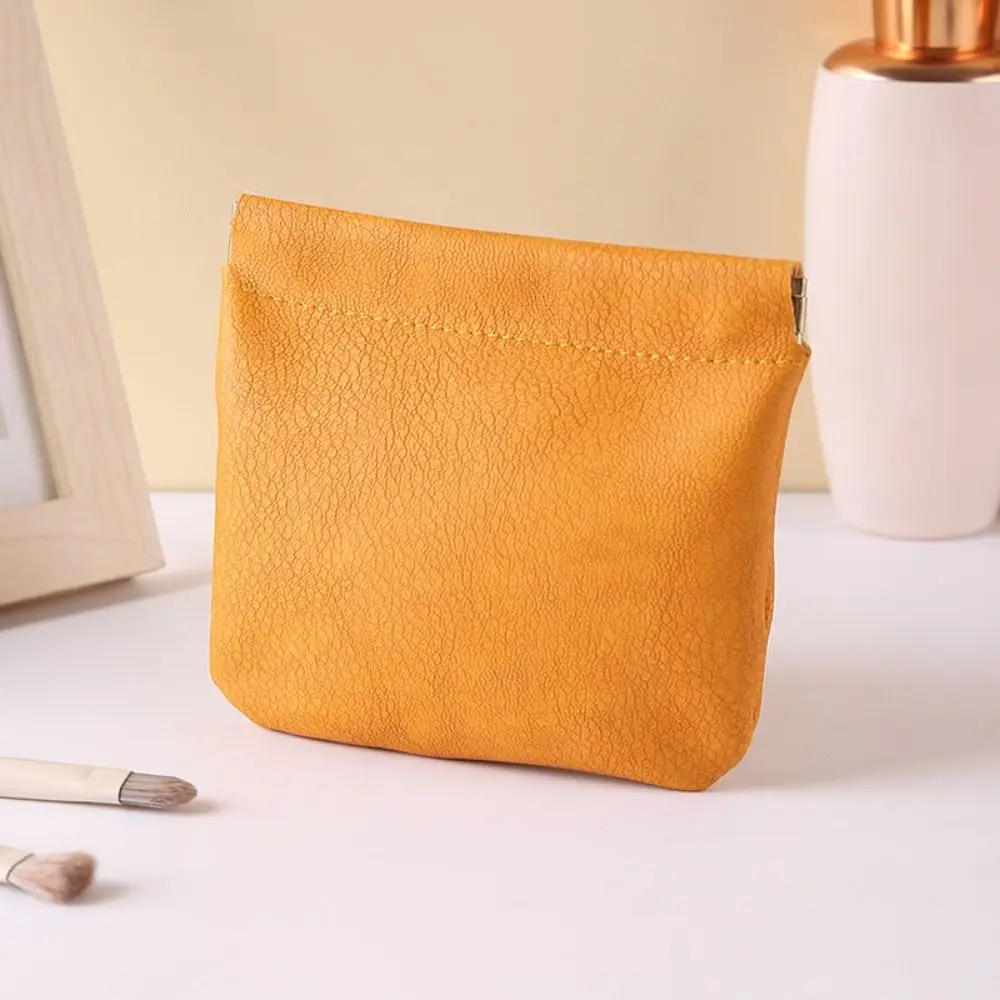 حقيبة أحمر الشفاه ذات الإغلاق التلقائي المحمولة البسيطة لتنظيم مستحضرات التجميل حقيبة مكياج للسفر من البولي يوريثان