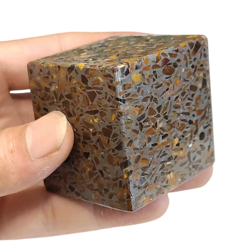 Need for 345 Grams of Olive Meteorite Specimens High-quality Olive Meteorite Handicraft Collection Size 47*46.8*44.5MM