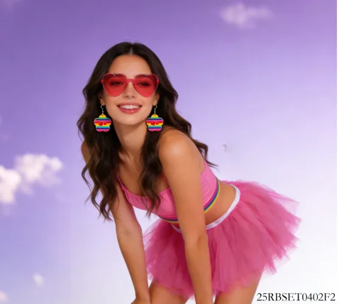 Vibrant Powder Party-Zubehörset: Rosa Brillen, Regenbogenohrringe, falsche Wimpern und ein fuchsiafarbenes Tutu sind perfekt für Pride.