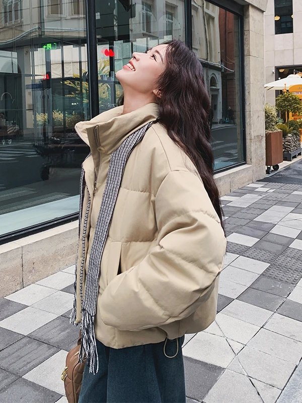 카키 체크무늬 여성용 다운 재킷 따뜻하고 패셔너블한 디자인 겨울 아우터웨어 캐주얼 루즈핏 화이트 다운