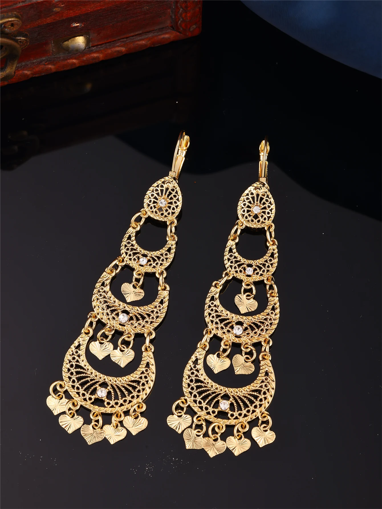 1 Pair of Moroccan Ladies Metal Earrings Hollow Carving with Heart-shaped Tassels, Ladies' Festival & Banquet Jewelry Earrings