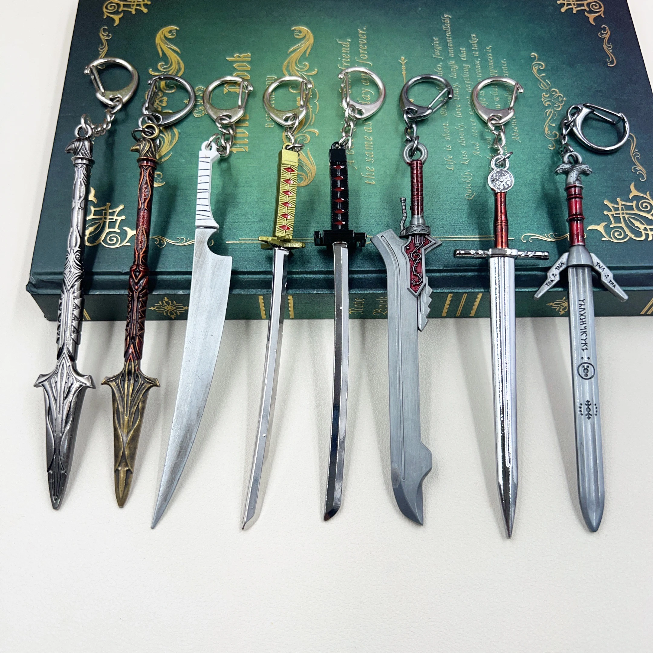 Jogo quente ac assassino espartano lança de leonidas modelo chaveiro lixívia anime 3 pçs estilo 12cm metal katana acessórios chaveiro presente