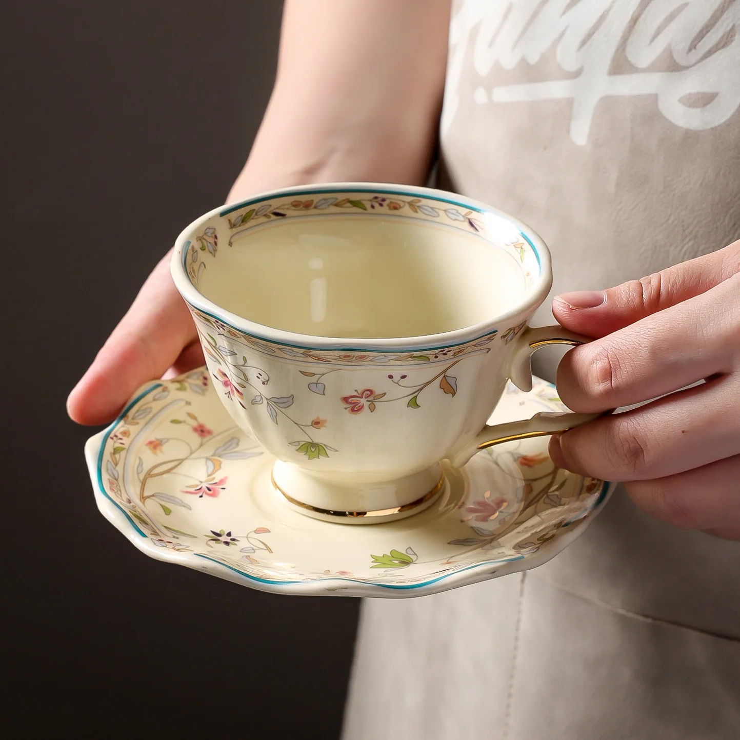 European-style Gold-edge Floral Coffee Cups and Saucers Retro Country Style Flower Vine Ceramic Cup Afternoon Tea Cup and Saucer