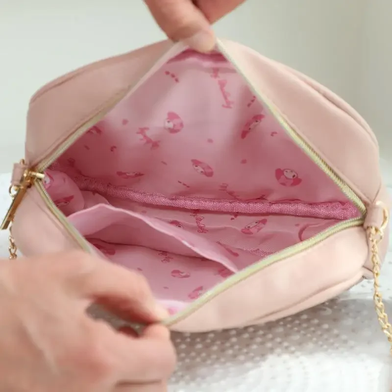 

Сумка-кроссбоди Kuromi Hello Kitty Sanrio: милая маленькая сумка через плечо, подарок для девочки, кавайная мультяшная сумка-кроссбоди, компактная сумка с выдвижным механизмом