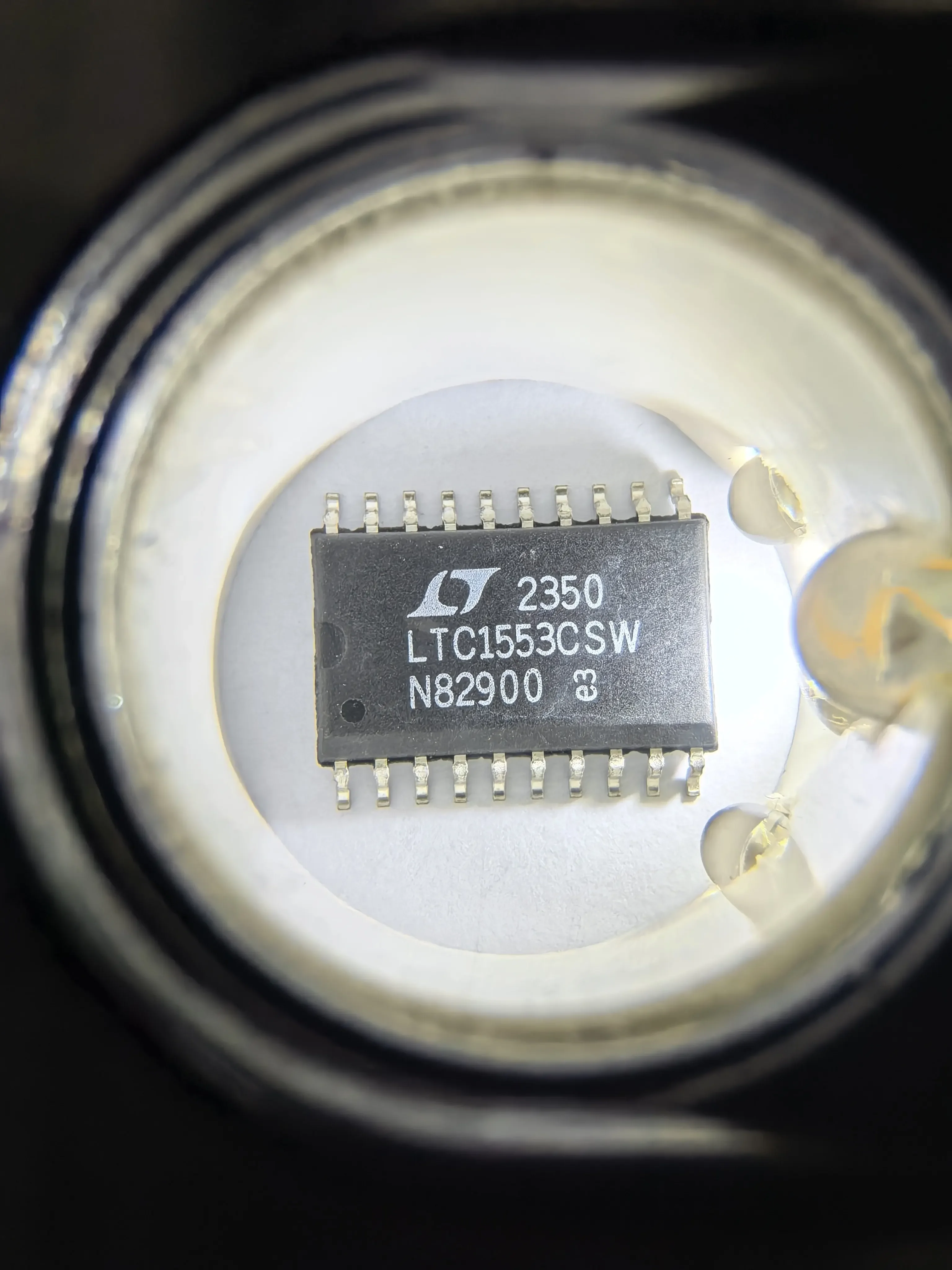 LTC1553CSW LTC1553 - 5-Bit Programmable Synchronous Switching Regulator Controller for Pentium(R) II Processor