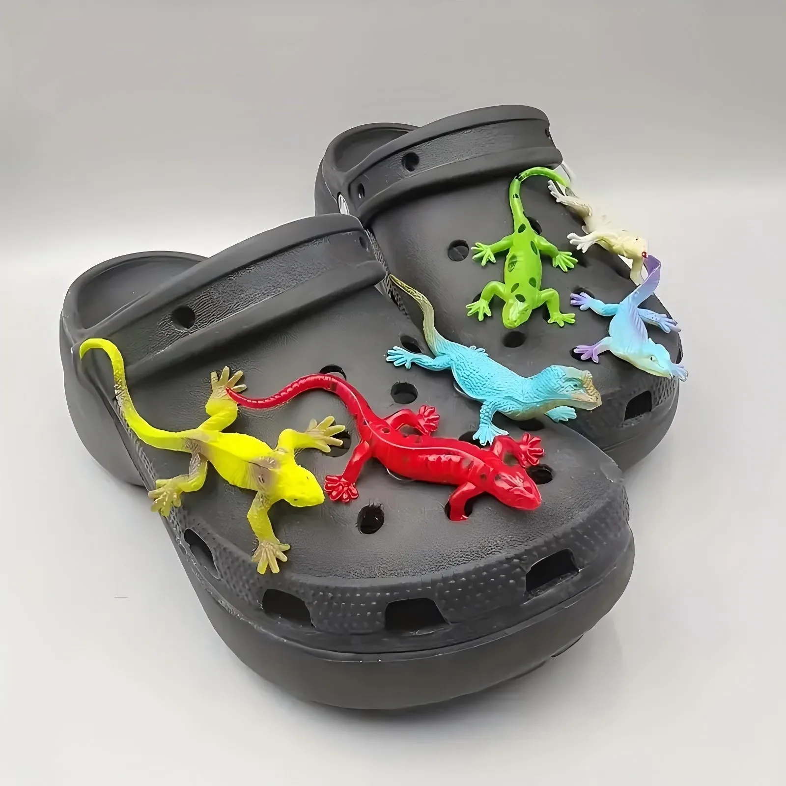 Creative Cartoon Cute Pets Hole Shoe Charms Accessories Shoe Buckle Simulated Lizard 3D Shoes Flower DIY Shoes Decorations