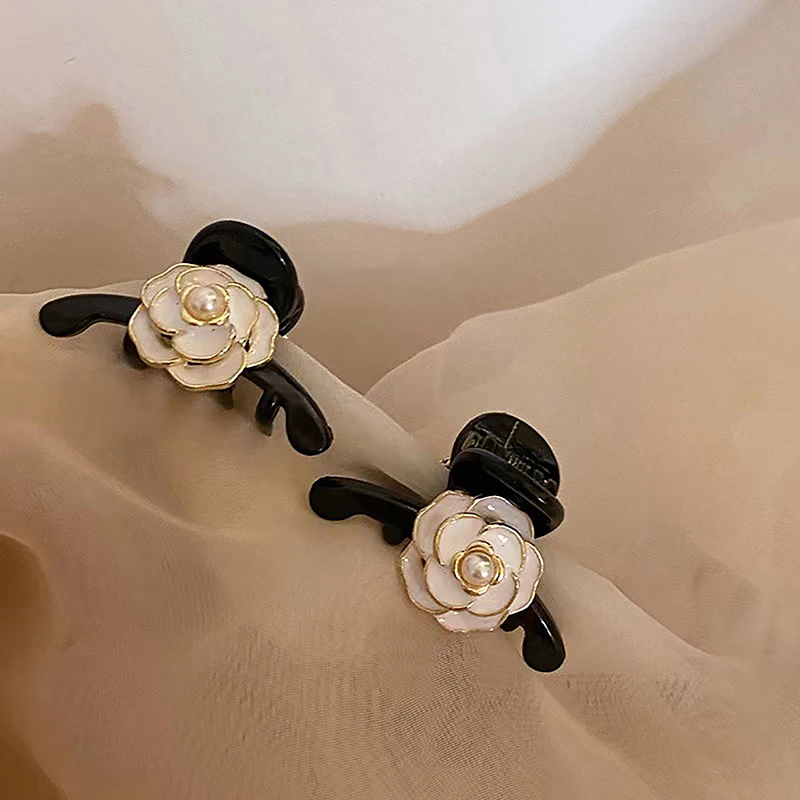 Lovely Flower Vintage Small Hair Claws For Women Girls Retro Dripping Oil Camellia Hairpin Hair Accessories Headwear Ornament image 3
