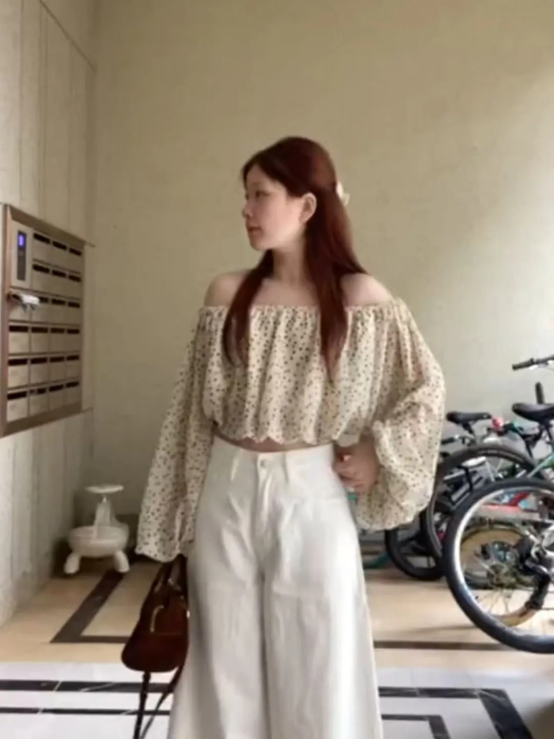 

French Style Polka Dot Chiffon Top Women's Short Crop Trendy Summer Lightweight Luxury Fashionable One-Shoulder Gown