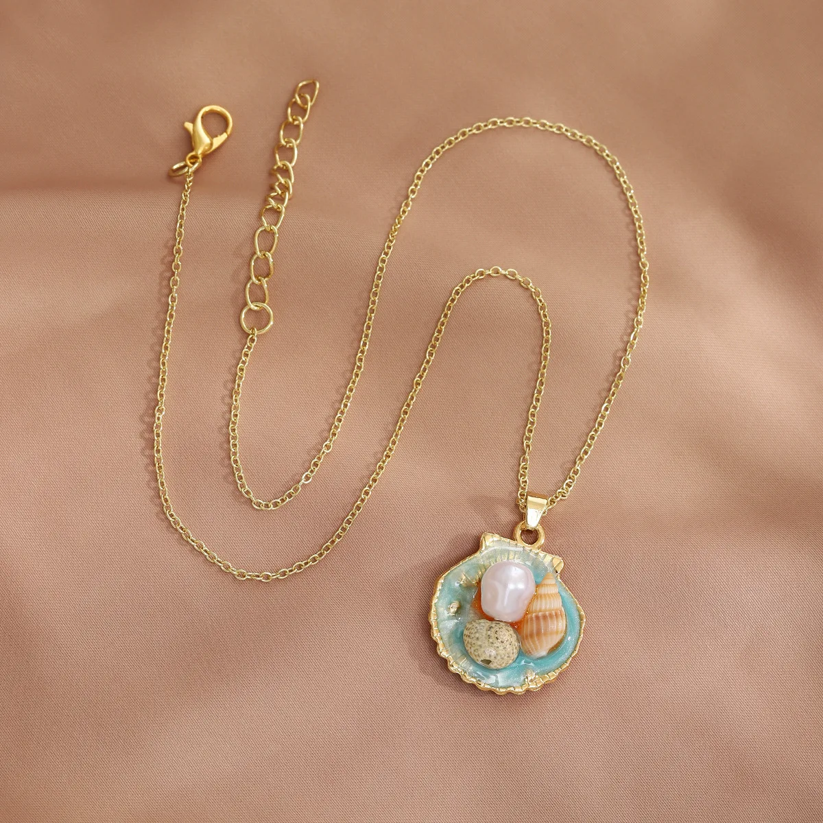 French Retro Style Monet Garden Oil Painting Necklace for Women Niche Collarbone Chain Pearl Shell Pendant Light Luxury Jewelry
