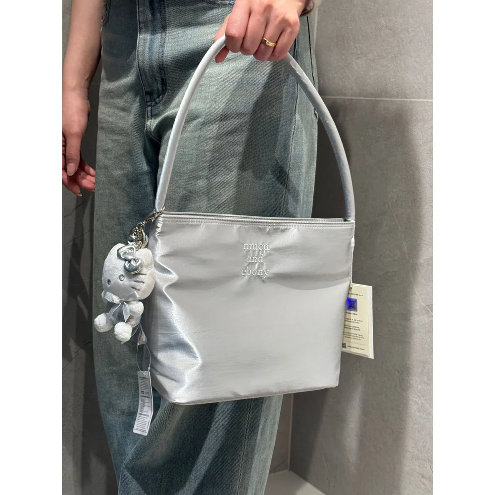 Korean niche underarm bag, nylon women's tote bag, versatile commuting shoulder bag, bucket bag
