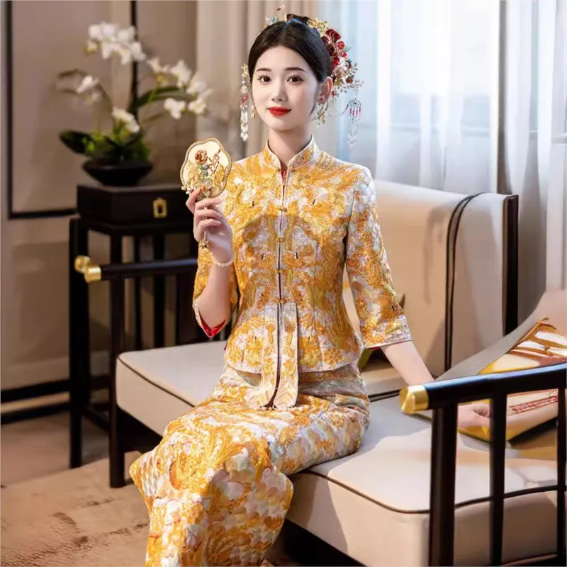 

The new style of traditional Chinese wedding dress for brides gown toasting and ceremony