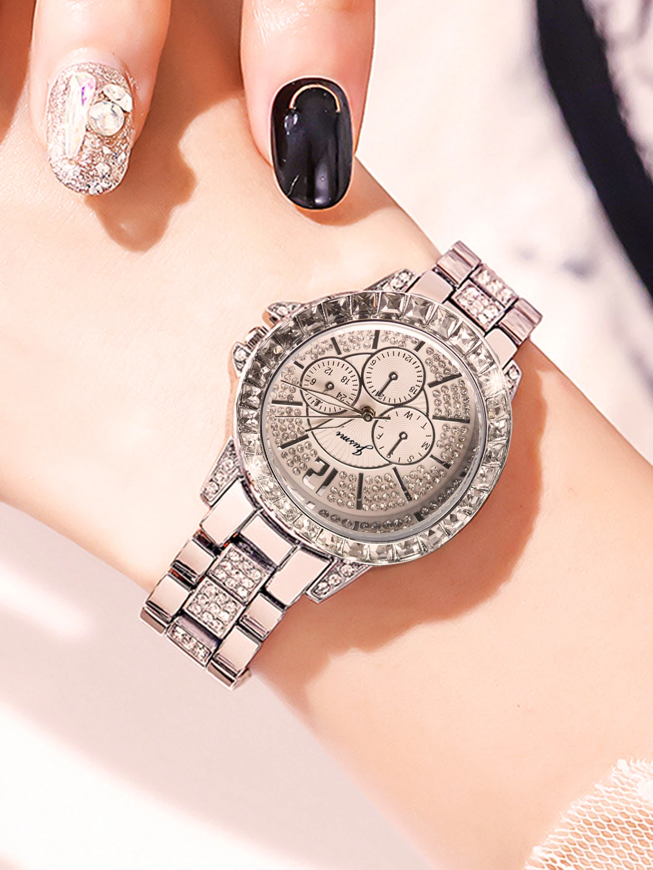 طقم ساعات كوارتز نسائية فاخرة وعصرية مصنوعة من خليط معدني مرصع بالألماس مكون من 3 قطع، مناسبة للارتداء اليومي وعيد الشكر والكريس