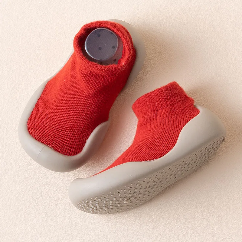 أحذية المشي للأطفال للربيع والخريف أحذية الأطفال جوارب للأولاد والبنات جوارب أرضية للأطفال بلون سادة أحذية مريحة