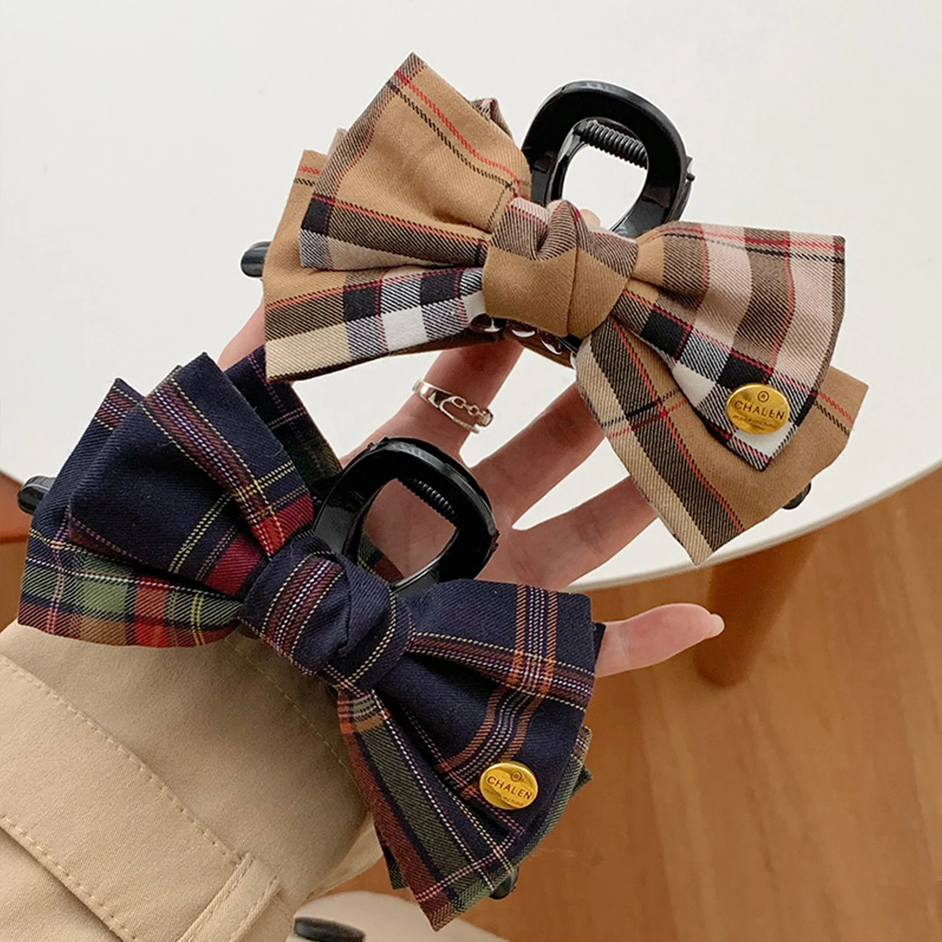 

1/2pcs Autumn Winter British Contrast Plaid Bow Grip Classic Vintage Fabric Shark Clip for Head