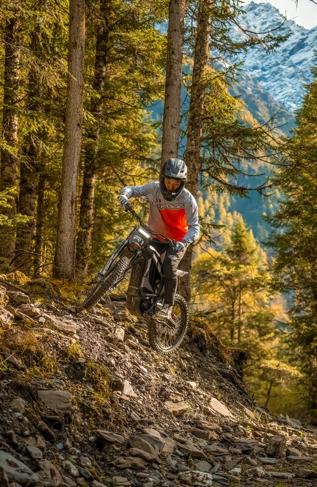 Rerode Bici da cross elettrica con motore medio sincrono a magnete permanente ad alta velocità 10000W Off Road Moto Mountain E Bike