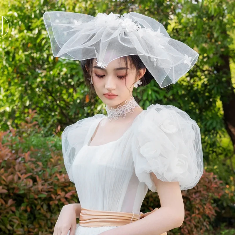 

Tocado novia boda Bride's wedding headdress, hat, wedding dress, hair accessories, banquet atmosphere, white petal gauze hat