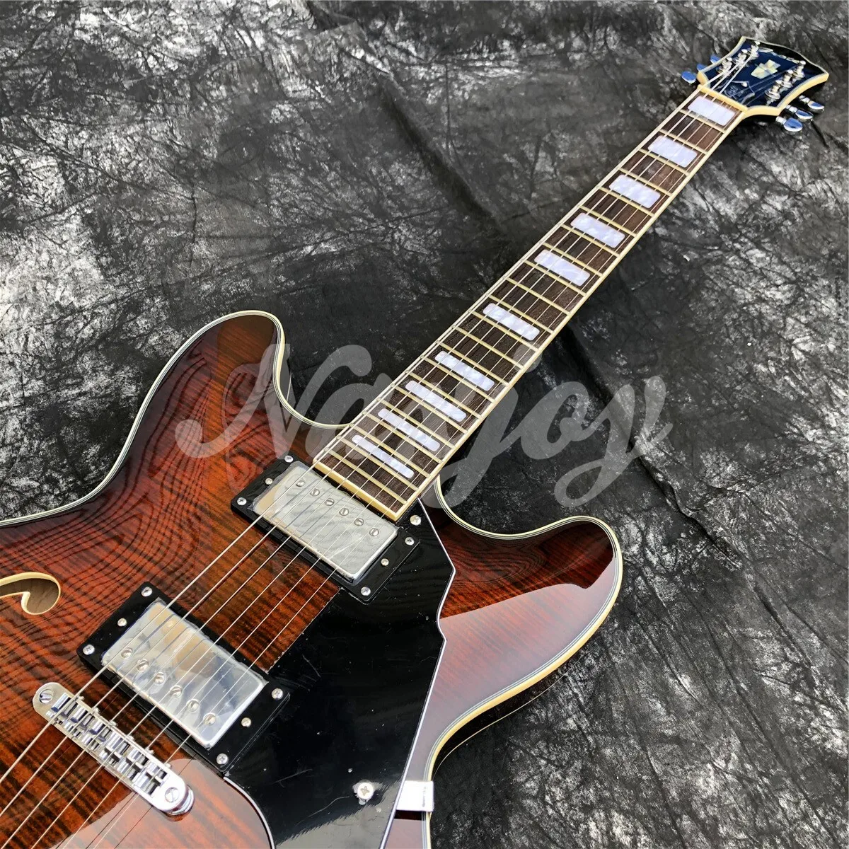 غروت براون لهب القيقب الجاز الغيتار شبه جوفاء F ثقوب Archtop الغيتار