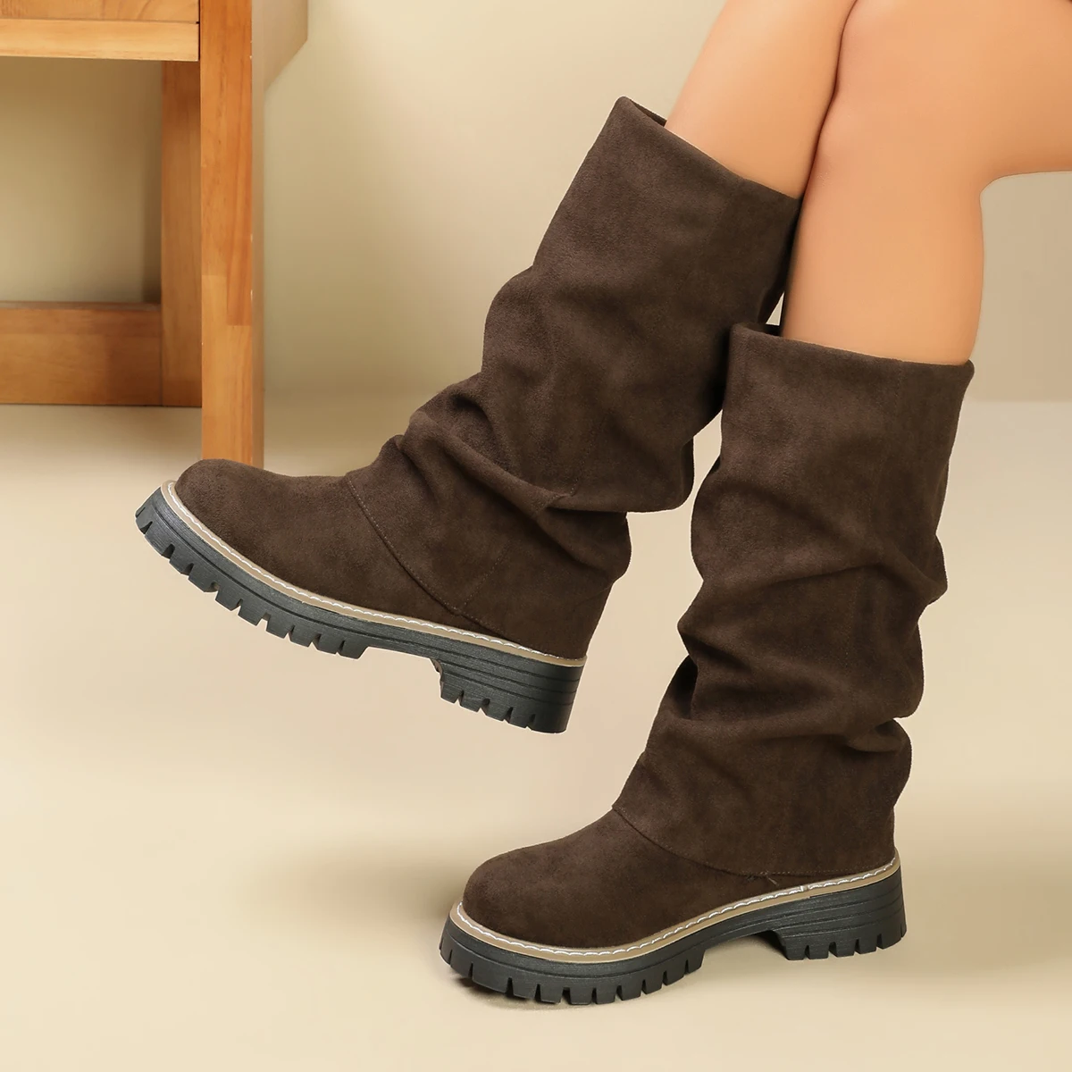 Women's Suede Retro Casual Pile Boots in The Spring and Autumn of 2026 New Solid Color Joker Round-headed Platform Fashion Boots