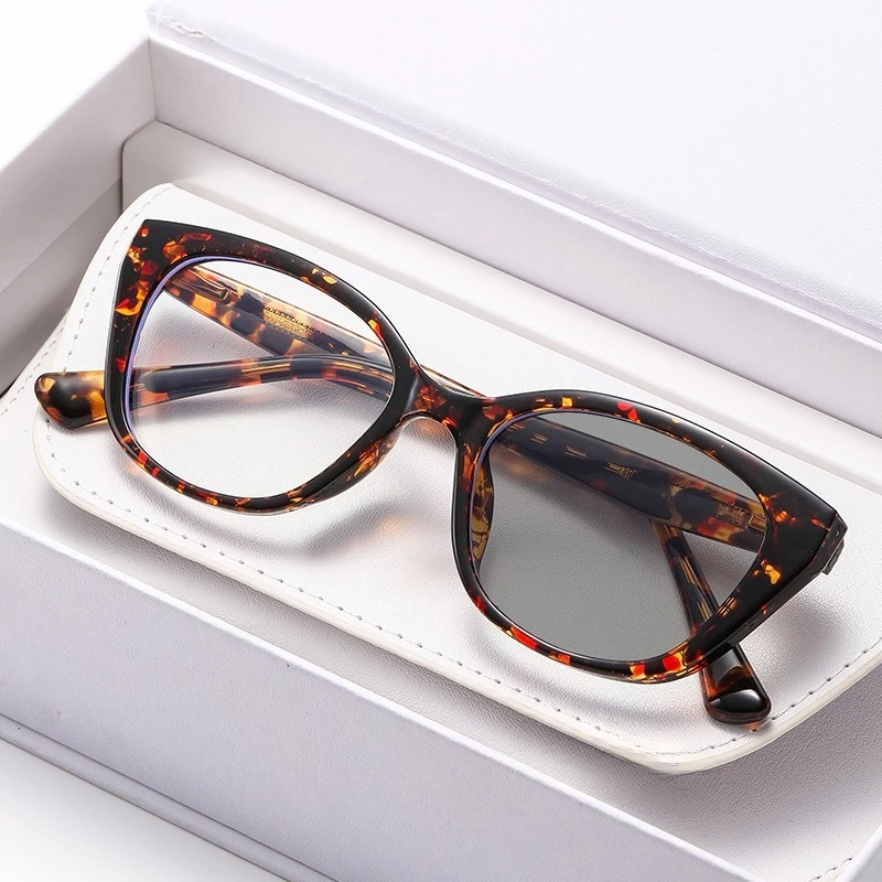 New Trendy Cat-Eye Photochromic Myopia Glasses Ultra-Lightweight Comfortable Spring-Arm Anti Blue Light Eyeglasses 0 To -4.0