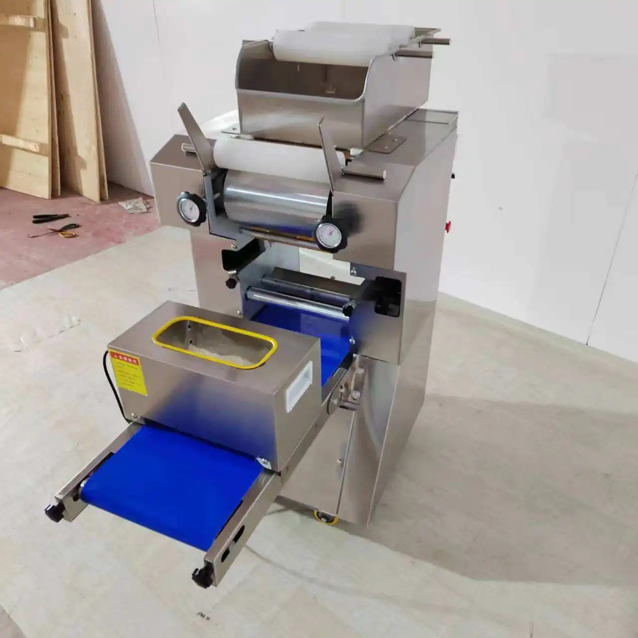 Fully Automatic Mini Noodle Vending Machine Commercial Noodle Making Machine