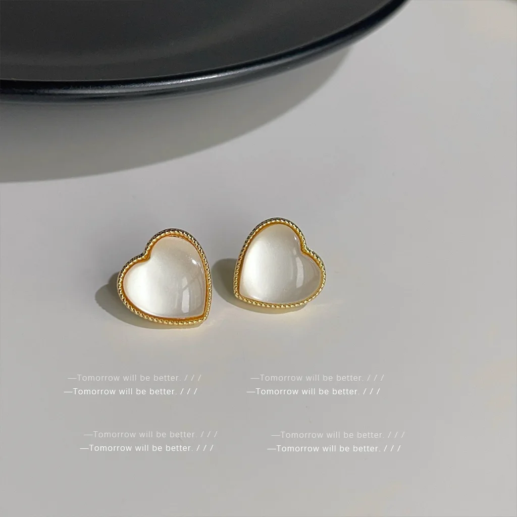 High Quality French Cat Eye Stone Heart Stud Earrings For Women Daily Wear Jewelry Temperament Niche Advanced Sense Factory