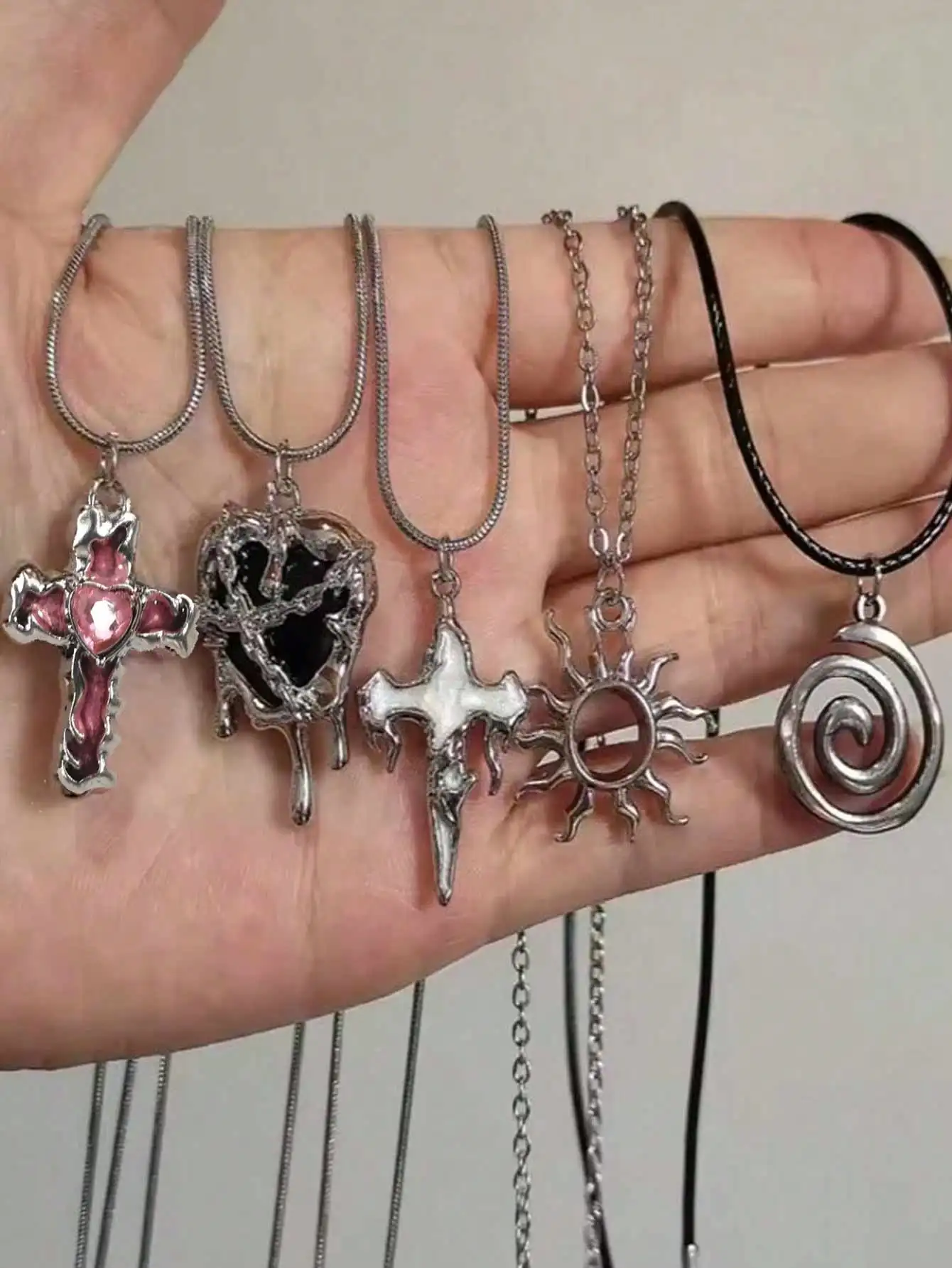 5pcs Vintage Gothic Melting Heart, Sun, Pink Heart Cross, Asymmetrical Melting Cross Heart Pendant Necklace Set, Minimalist Luxu