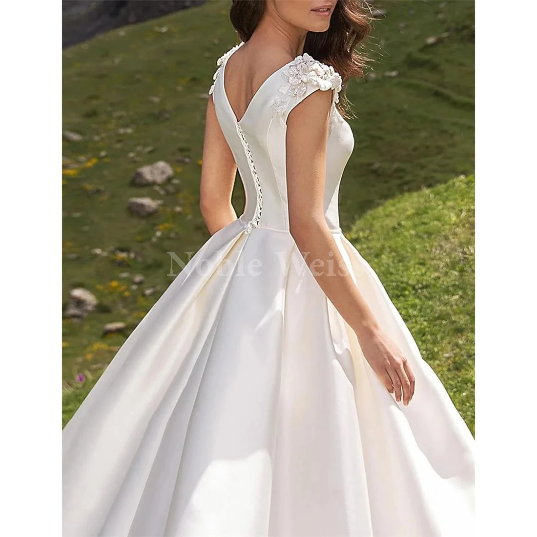 エレガントな A ライン ボートネック ノースリーブ ウェディング ドレス アップリケ ブライダル ガウン カスタマイズ